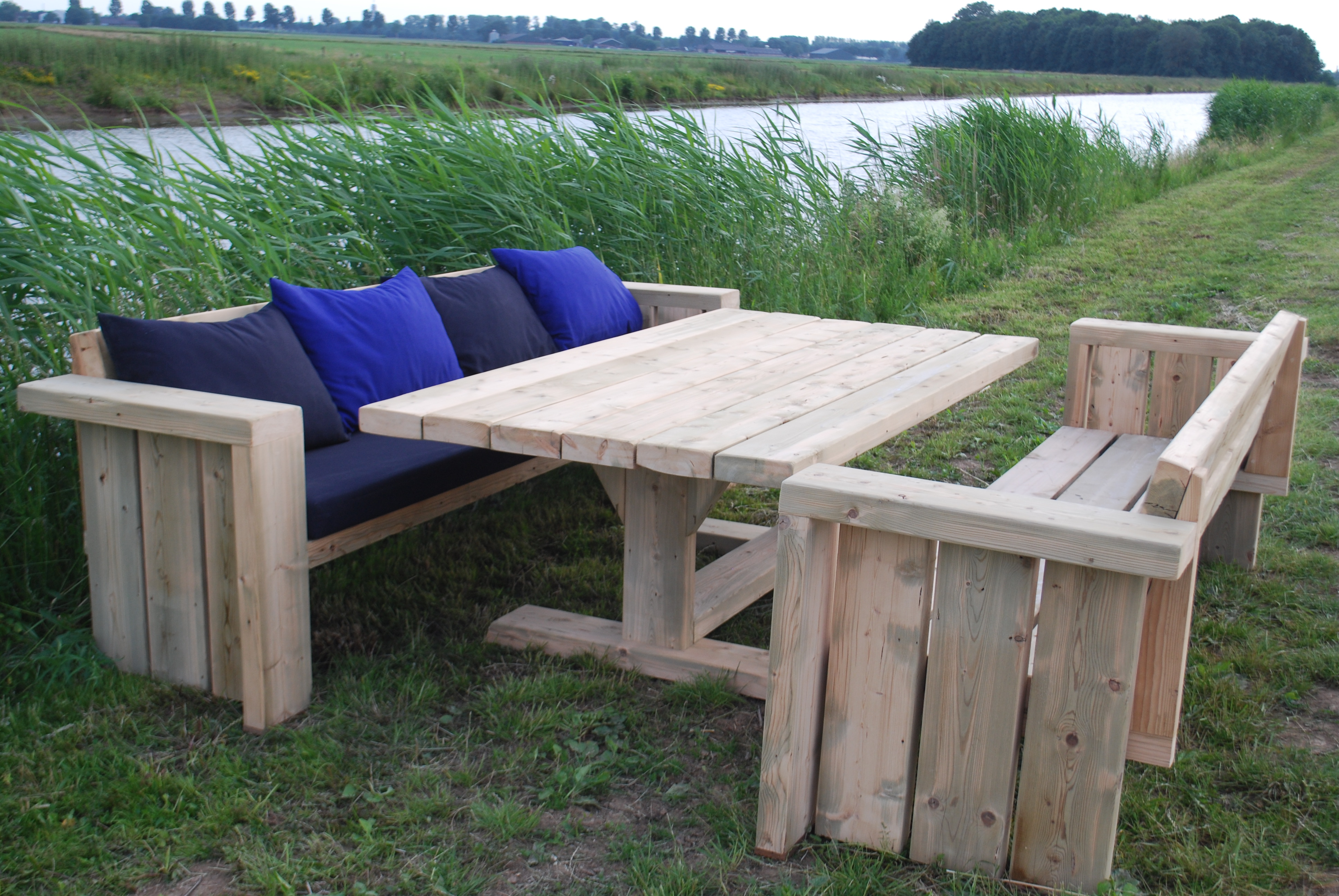 Houten tuinmeubelen Kwebbeltafels Houten tuinmeubelen Kwebbeltafels