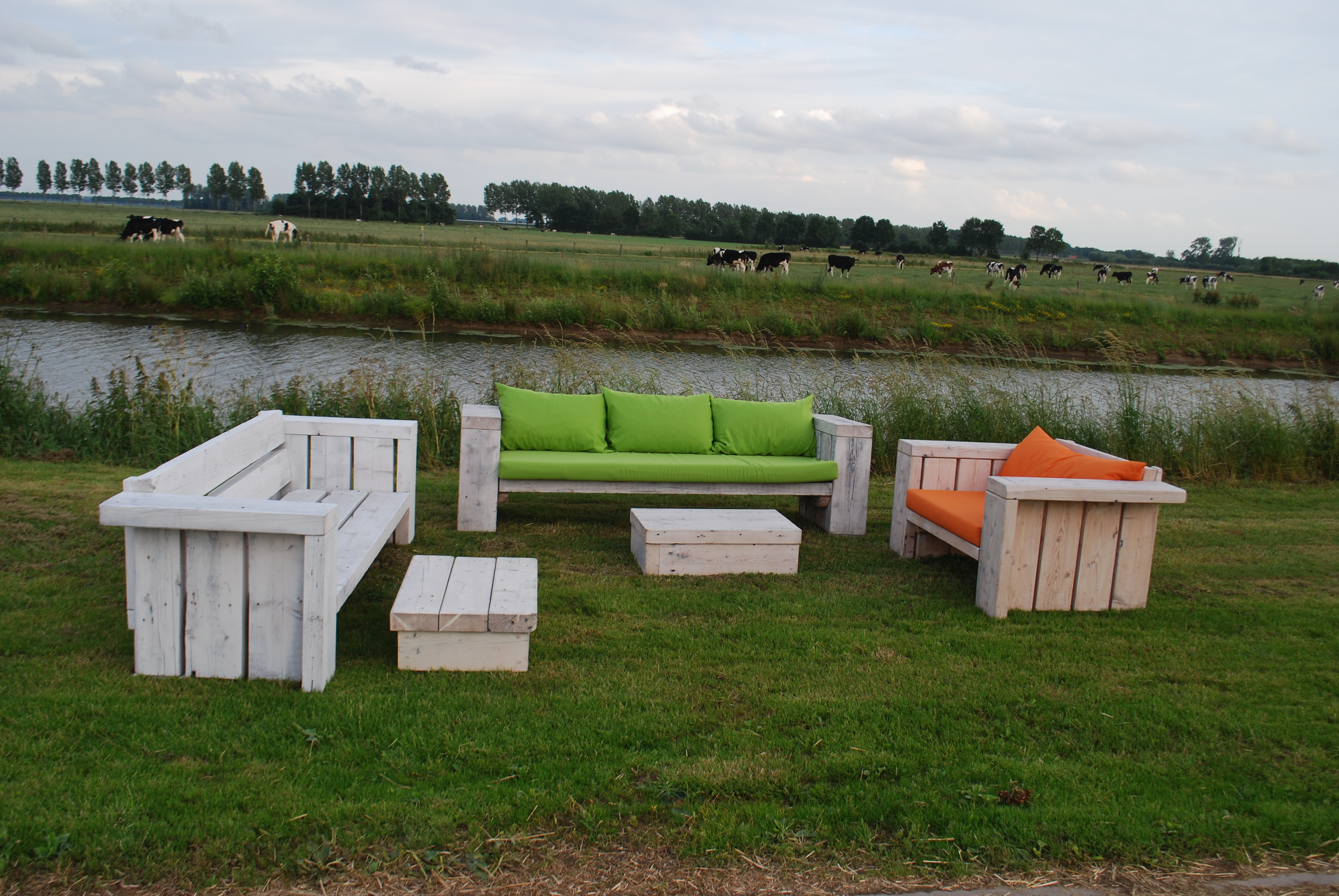 Houten tuinmeubelen Kwebbeltafels Houten tuinmeubelen Kwebbeltafels